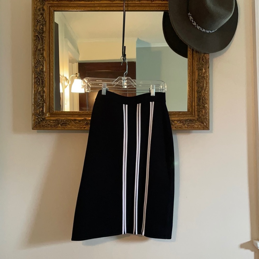 Stretchy Carlisle black pencil skirt